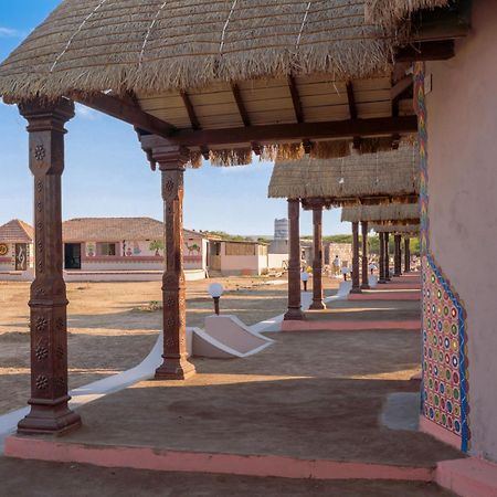 Dholavira Village Resort Bagian luar foto