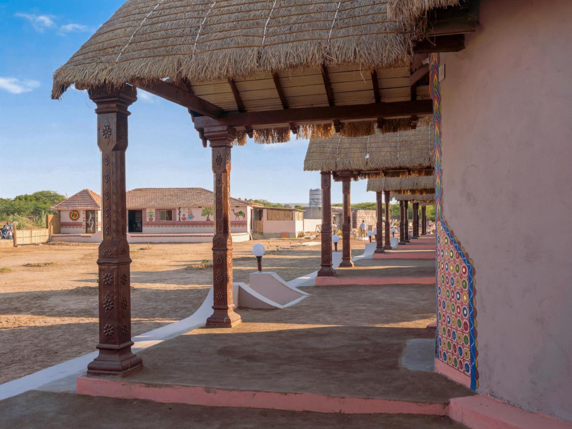 Dholavira Village Resort Bagian luar foto