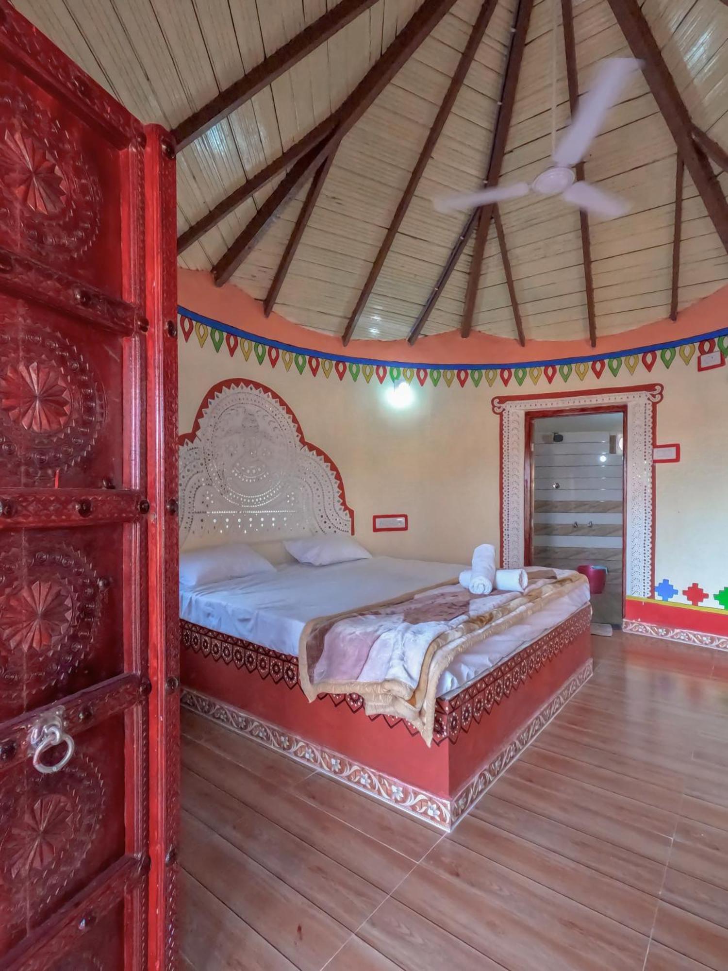 Dholavira Village Resort Bagian luar foto