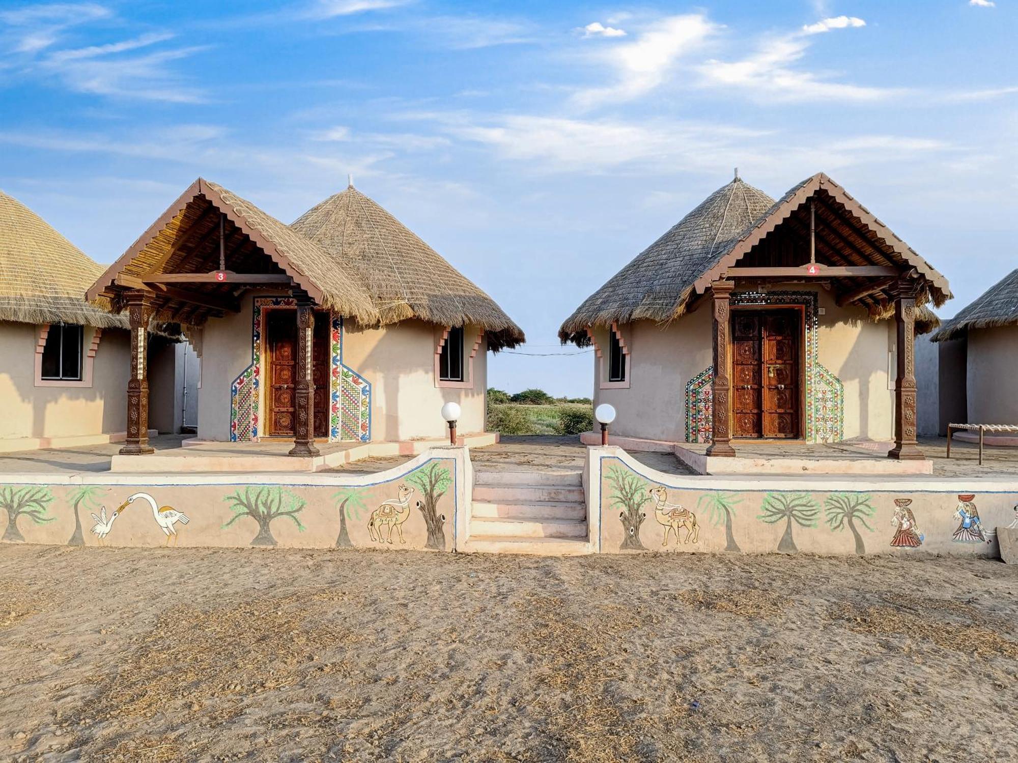 Dholavira Village Resort Bagian luar foto