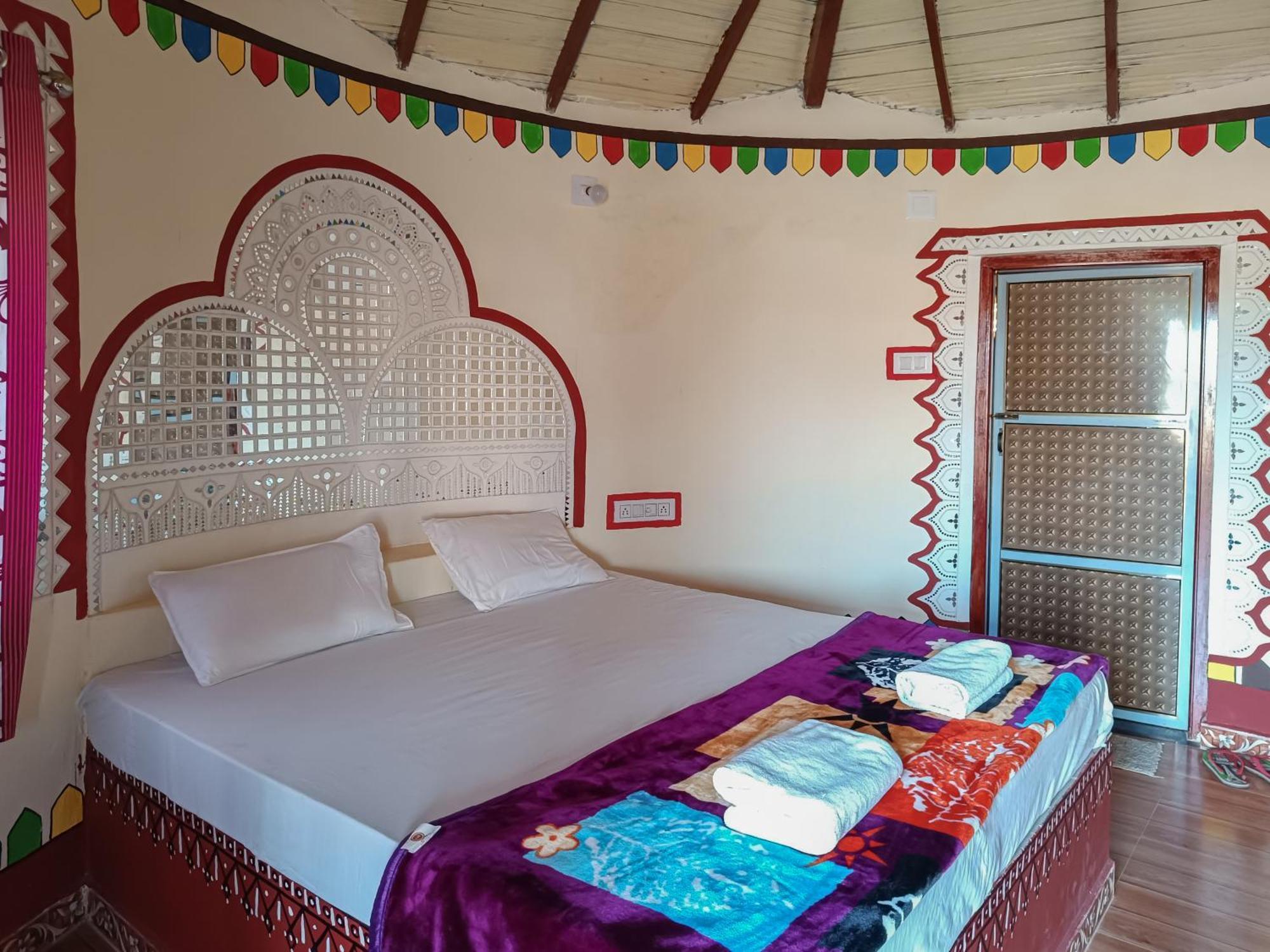 Dholavira Village Resort Bagian luar foto
