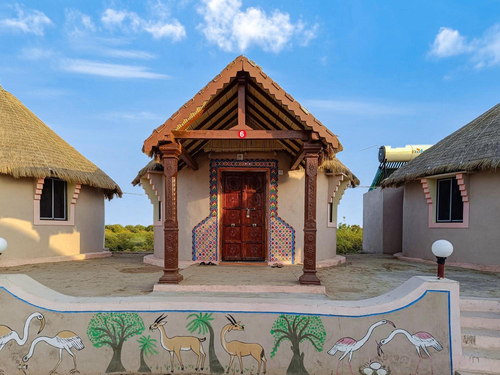 Dholavira Village Resort Bagian luar foto